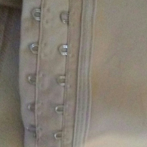 Womens girdle - Picture 3 of 3